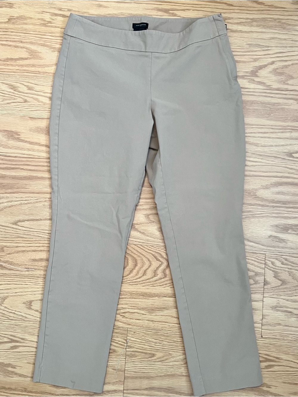 Ann Taylor Khaki Ankle Pants - Beige size 4